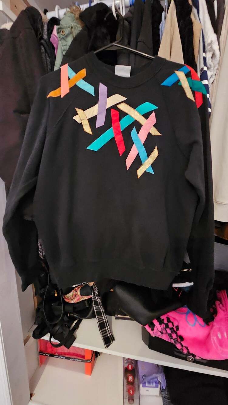 Lee Sturdy Sweats Vintage 90s Ribbon Art Sweatshirt Black